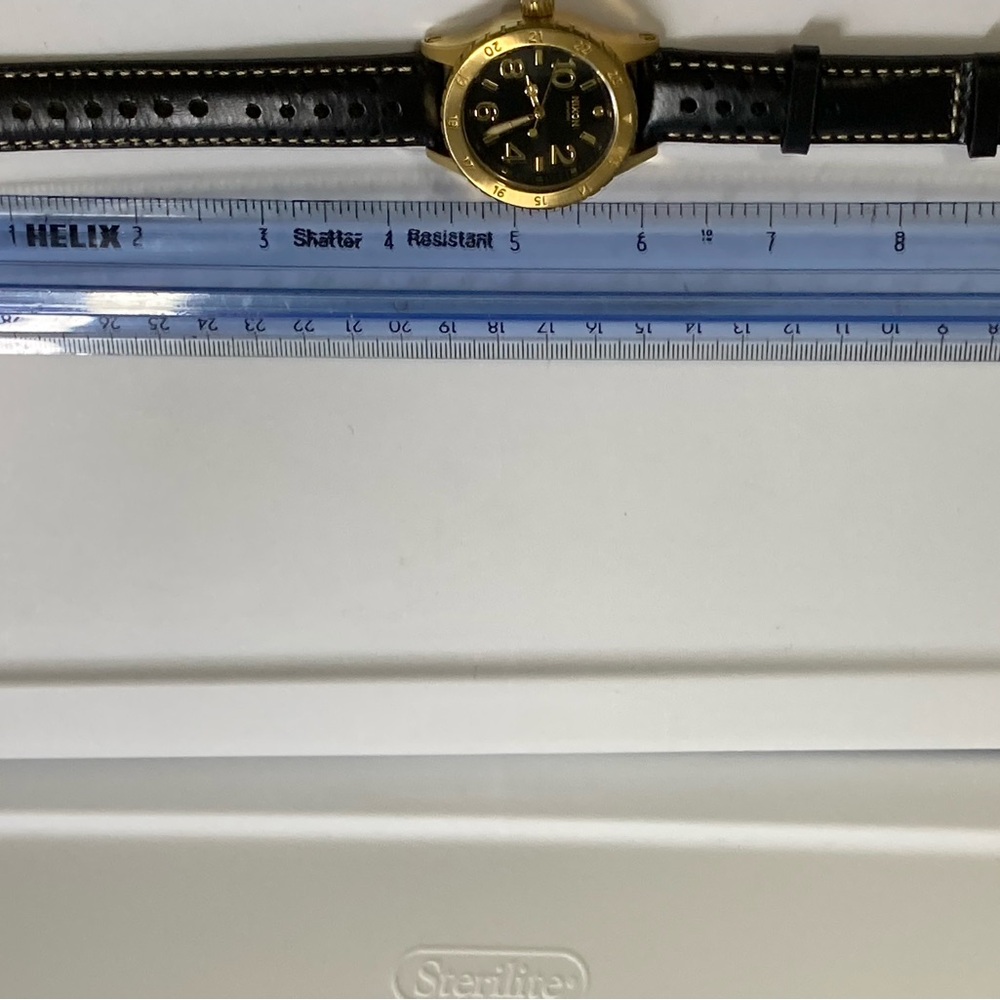 Nixon The 38-20, Refined, gold tones with black dial and strap, new battery - Picture 11 of 11